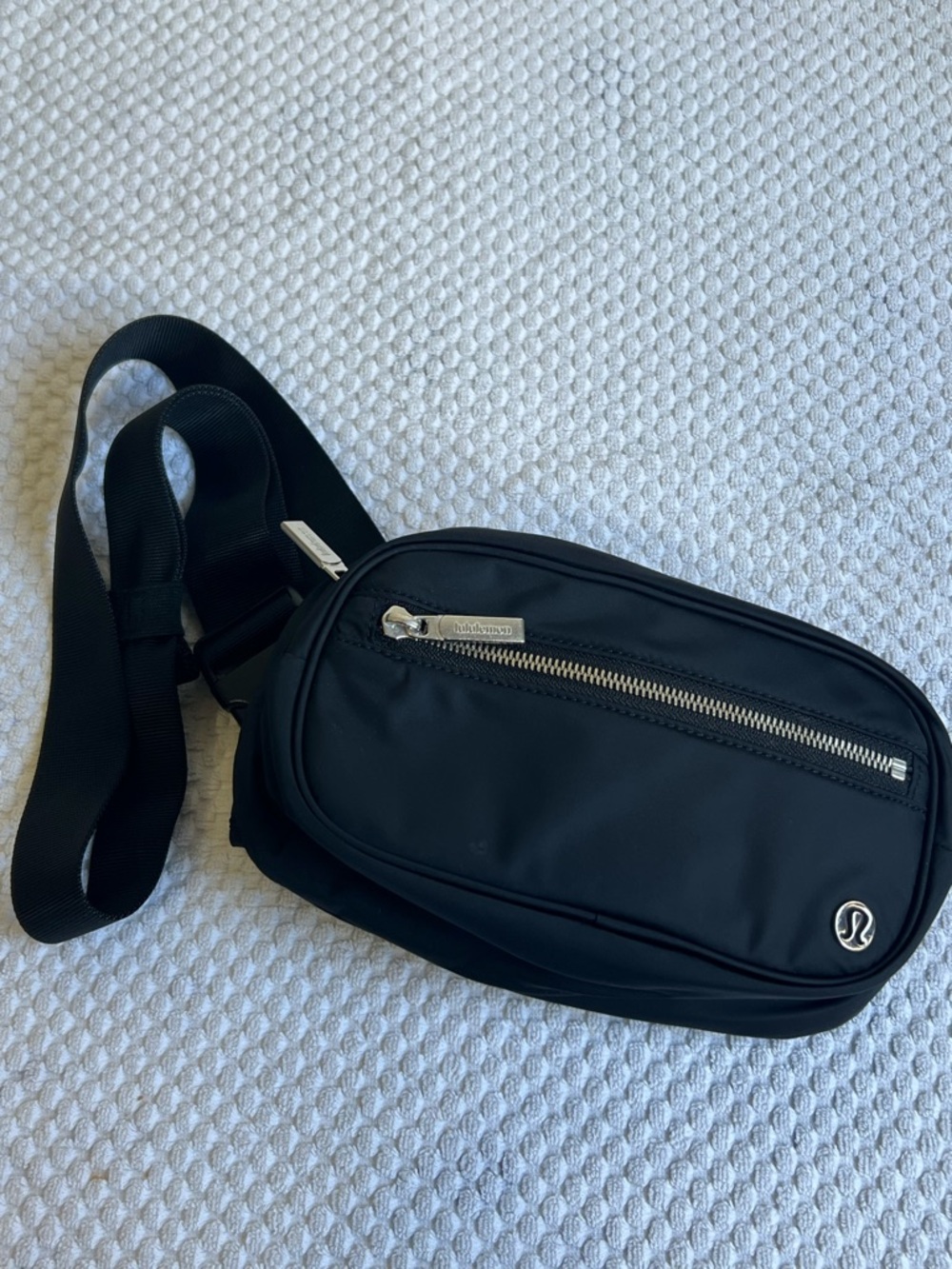 Pristine Lululemon athletica Black Nylon Sling Belt Bag (UNISEX)